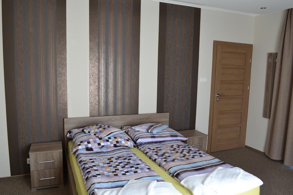 Váci Vendégház Nyíregyháza Esterno foto